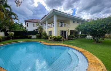 Imagem: A casa em condomínio possui 5 Dormitórios, 5 Banheiros, 4