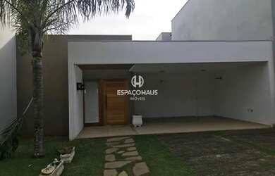 Imagem: A casa em condomínio possui 3 Dormitórios, 3 Banheiros, 4