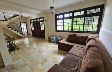 Imagem: A casa possui 5 Dormitórios, 5 Banheiros, 2 Vagas na garagem