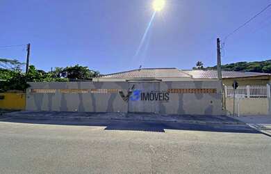 Imagem: A casa possui 3 Dormitórios, 1 Banheiro, 60m² de Área e