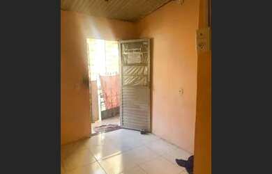 Imagem: A casa possui 1 Dormitório, 1 Banheiro e está localizado