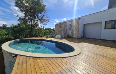 Imagem: A casa em condomínio possui 4 Dormitórios, 3 Banheiros, 5