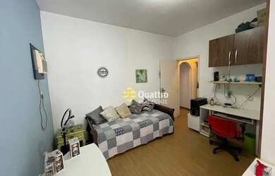 Imagem: A casa possui 3 Dormitórios, 4 Banheiros, 2 Vagas na garagem