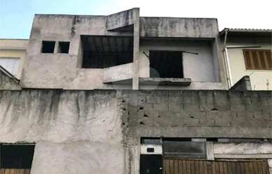 Imagem: A casa possui 4 Dormitórios, 5 Banheiros, 5 Vagas na garagem