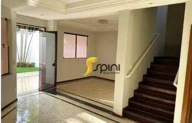 Imagem: A casa possui 4 Dormitórios, 5 Banheiros, 5 Vagas na garagem