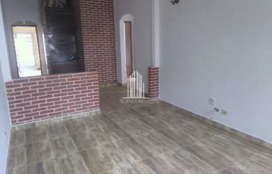 Imagem: A casa possui 3 Dormitórios, 1 Banheiro, 5 Vagas na garagem