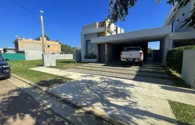 Imagem: A casa em condomínio possui 3 Dormitórios, 3 Banheiros, 2