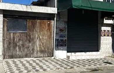 Imagem: A casa possui 1 Dormitório, 1 Banheiro, 1 Vaga na garagem