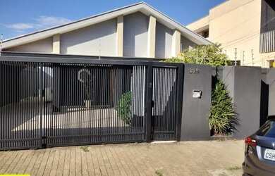 Imagem: A casa para alugar possui 3 Dormitórios, 4 Banheiros, 4 Vagas