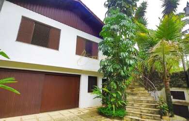 Imagem: A casa possui 3 Dormitórios, 4 Banheiros, 4 Vagas na garagem