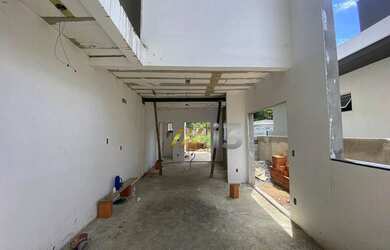 Imagem: A casa possui 3 Dormitórios, 4 Banheiros, 4 Vagas na garagem