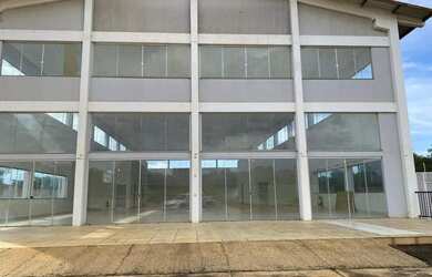 Imagem: O depósito possui 840m² de Área e está localizado em Plano