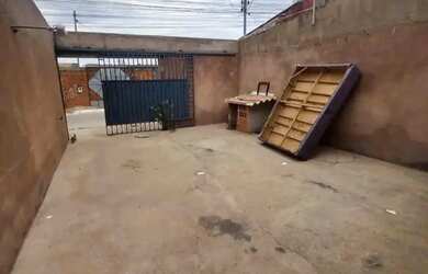 Imagem 2: CASA LINDA 40 HORAS / C. 15m² de Área, 2 Vagas na garageme2 Dormitórios