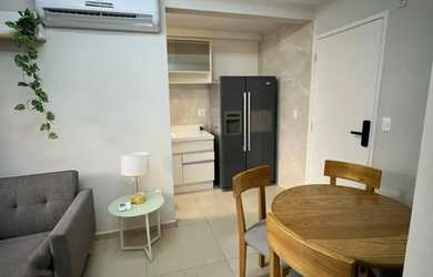 Imagem: O apartamento possui 2 Dormitórios, 1 Banheiro, 1 Vaga na garagem