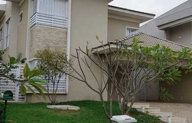 Imagem: A casa em condomínio possui 4 Dormitórios, 4 Banheiros, 2