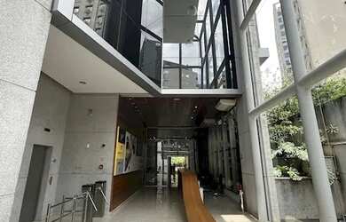 Imagem: O depósito à venda possui 5 Vagas na garagem e 2378m² de