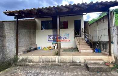Imagem: A casa possui 2 Dormitórios, 1 Banheiro, 3 Vagas na garagem