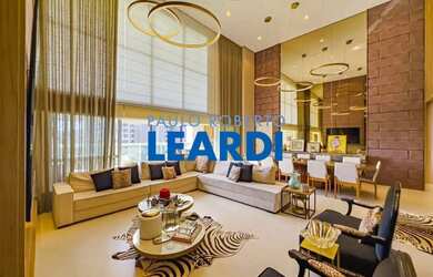 Imagem: O apartamento possui 5 Dormitórios, 5 Banheiros, 4 Vagas na