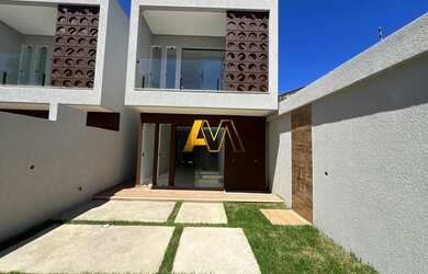 Imagem: A casa possui 3 Dormitórios, 1 Banheiro, 1 Vaga na garagem