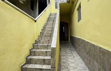 Imagem: A casa possui 2 Dormitórios, 1 Banheiro, 1 Vaga na garagem