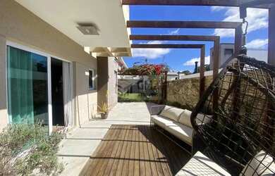 Imagem: A casa possui 4 Dormitórios, 5 Banheiros, 2 Vagas na garagem