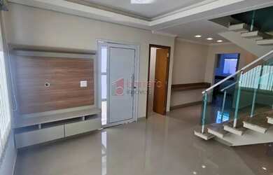 Imagem: A casa em condomínio possui 3 Dormitórios, 3 Banheiros, 2