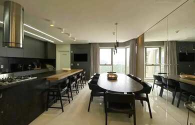 Imagem: O apartamento possui 5 Dormitórios, 4 Banheiros, 3 Vagas na