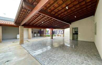 Imagem: A casa possui 4 Dormitórios, 4 Banheiros, 250m² de Área e