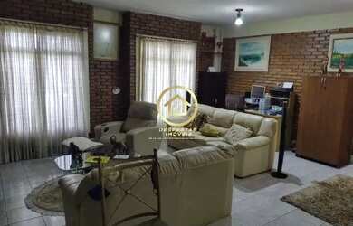 Imagem: A casa possui 2 Dormitórios, 2 Banheiros, 3 Vagas na garagem