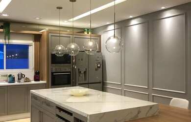 Imagem: A casa possui 5 Dormitórios, 1 Banheiro, 2 Vagas na garagem