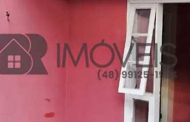 Imagem: A casa possui 4 Dormitórios, 3 Banheiros, 3 Vagas na garagem