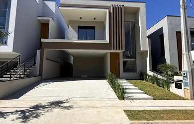 Imagem: A casa possui 3 Dormitórios, 5 Banheiros, 4 Vagas na garagem