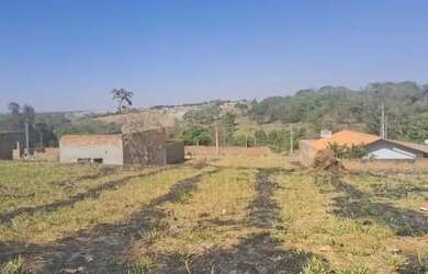 Imagem: O terreno possui 235m² de Área e está localizado em Senador