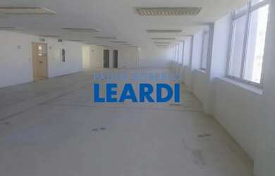 Imagem: O depósito possui 1 Vaga na garagem e 68m² de Área e está