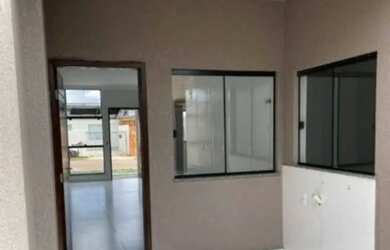 Imagem: A casa possui 2 Dormitórios, 2 Banheiros e 2 Vagas na garagem