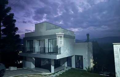 Imagem: A casa em condomínio possui 3 Dormitórios, 4 Banheiros, 2