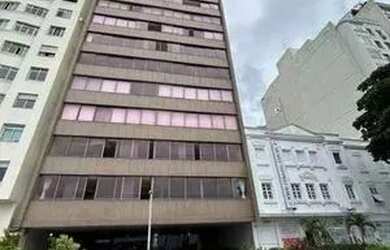 Imagem: O apartamento possui 4 Dormitórios, 2 Banheiros, 2 Vagas na