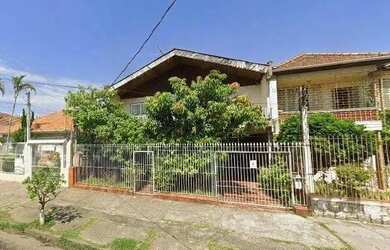 Imagem: A casa possui 5 Dormitórios, 3 Banheiros, 3 Vagas na garagem