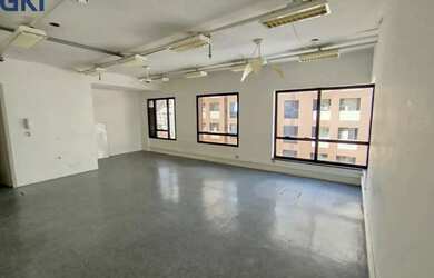 Imagem: O depósito possui 1 Vaga na garagem e 42m² de Área e está