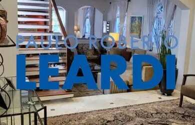 Imagem: A casa possui 3 Dormitórios, 5 Banheiros, 4 Vagas na garagem