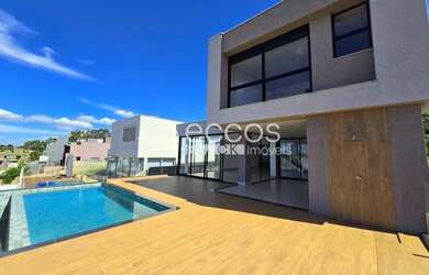 Imagem: A casa em condomínio possui 4 Dormitórios, 5 Banheiros, 4