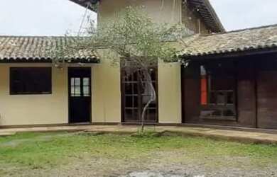 Imagem: A casa em condomínio possui 3 Dormitórios, 3 Banheiros, 5