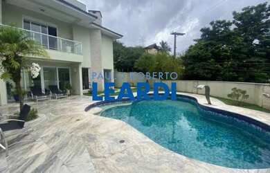 Imagem: A casa à venda possui 4 Dormitórios, 5 Banheiros, 5 Vagas