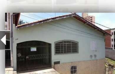 Imagem: A casa possui 3 Dormitórios, 1 Banheiro, 1 Vaga na garagem