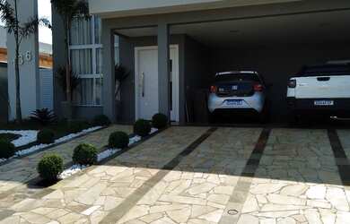 Imagem: A casa em condomínio possui 3 Dormitórios, 5 Banheiros, 4