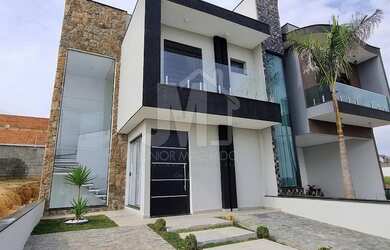 Imagem: A casa em condomínio possui 3 Dormitórios, 2 Banheiros, 4