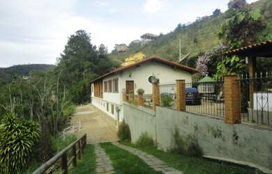 Imagem: A casa em condomínio possui 4 Dormitórios, 4 Banheiros, 5