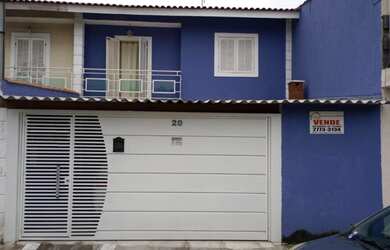 Imagem: A casa possui 2 Dormitórios, 2 Banheiros, 2 Vagas na garagem