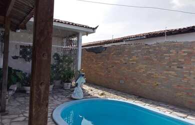 Imagem: A casa possui 3 Dormitórios, 1 Banheiro, 4 Vagas na garagem