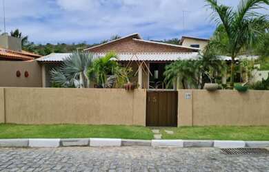 Imagem: A casa em condomínio possui 4 Dormitórios, 4 Banheiros, 4